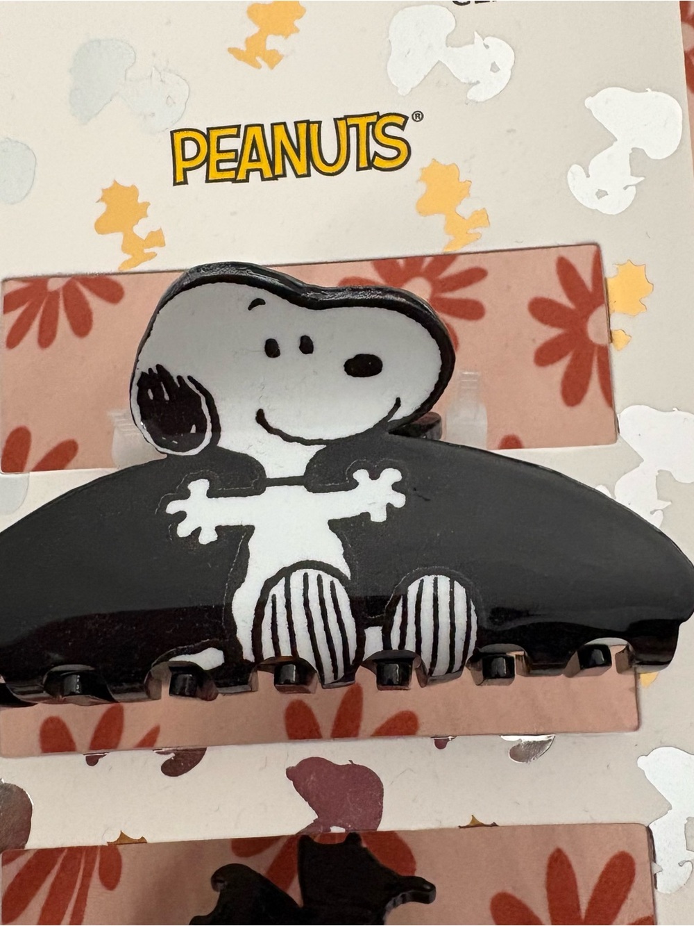 Peanuts Black and Yellow Snoopy & Woodstock Claw Clips - Picture 4 of 5